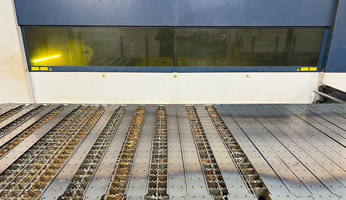 Fiber Laser Table Cutting