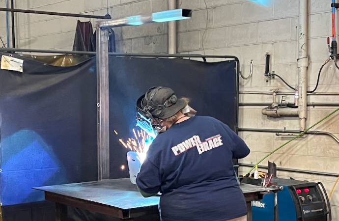 Expert manual hand welding.