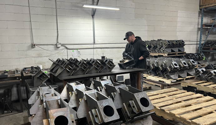 Expert working in the steel fabrication workshop